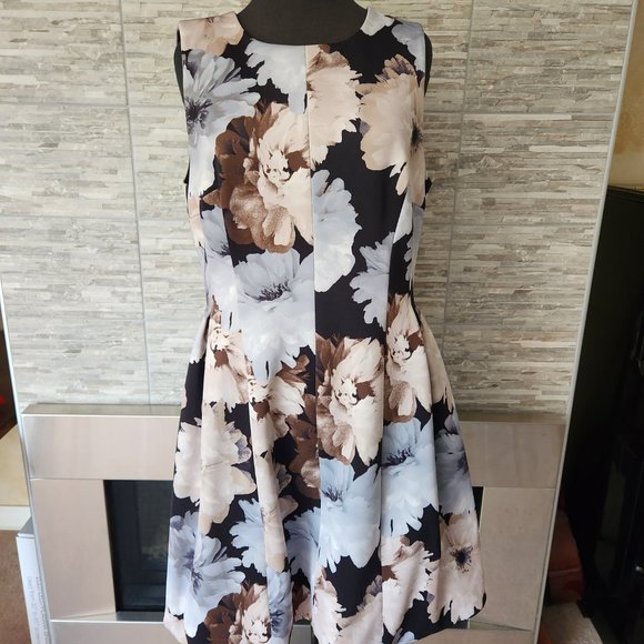 Floral Sleeveless Dress - Black and Cream - Picture 7 of 10